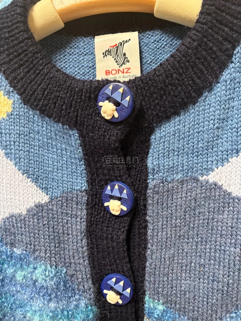 挖煤姬这个app的简洁页面无论是对新手还是对老手来说都特别简洁明了，是我比较爱的一款海淘app。这次买的这件衣服是我一直特别想买的意见童趣毛衣，虽然重量比较重，但是整体来说还是比其他地方要便宜很多~希望大家可以一起快乐海淘