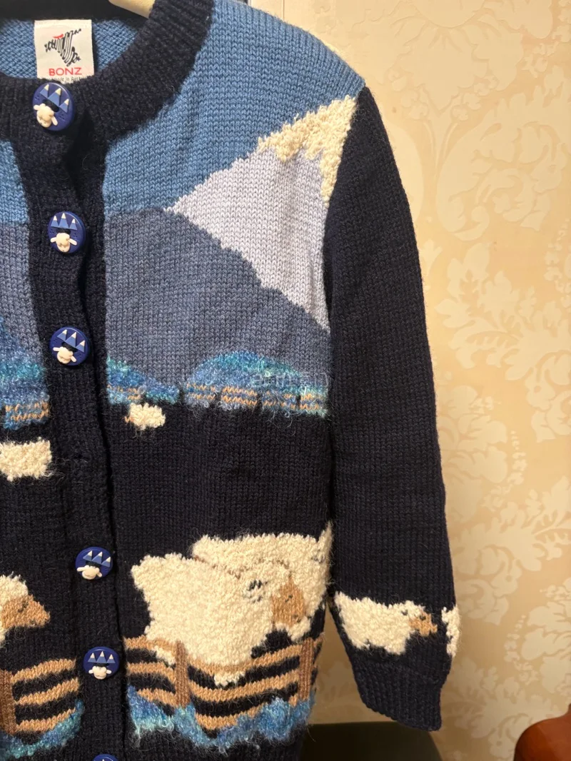 挖煤姬这个app的简洁页面无论是对新手还是对老手来说都特别简洁明了，是我比较爱的一款海淘app。这次买的这件衣服是我一直特别想买的意见童趣毛衣，虽然重量比较重，但是整体来说还是比其他地方要便宜很多~希望大家可以一起快乐海淘