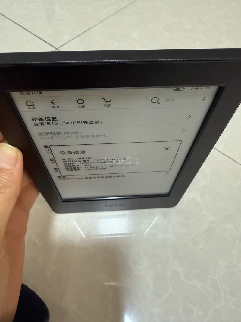Kindle7，我一开始以为是热门款KW3，到时候发现是7代。但是机子特别特别特别新，外包装都在原装数据线，也，在没有一点使用痕迹，价钱也很好，而且反应也很快，就是不带背光而已推荐