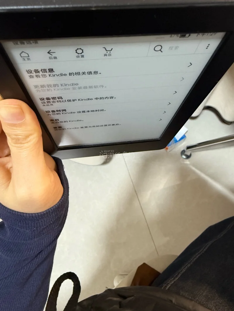 Kindle7，我一开始以为是热门款KW3，到时候发现是7代。但是机子特别特别特别新，外包装都在原装数据线，也，在没有一点使用痕迹，价钱也很好，而且反应也很快，就是不带背光而已推荐
