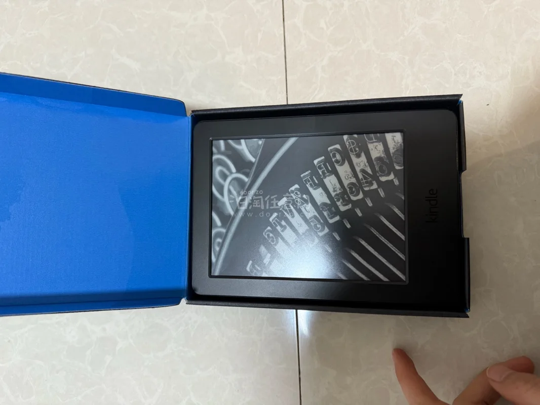 Kindle7，我一开始以为是热门款KW3，到时候发现是7代。但是机子特别特别特别新，外包装都在原装数据线，也，在没有一点使用痕迹，价钱也很好，而且反应也很快，就是不带背光而已推荐