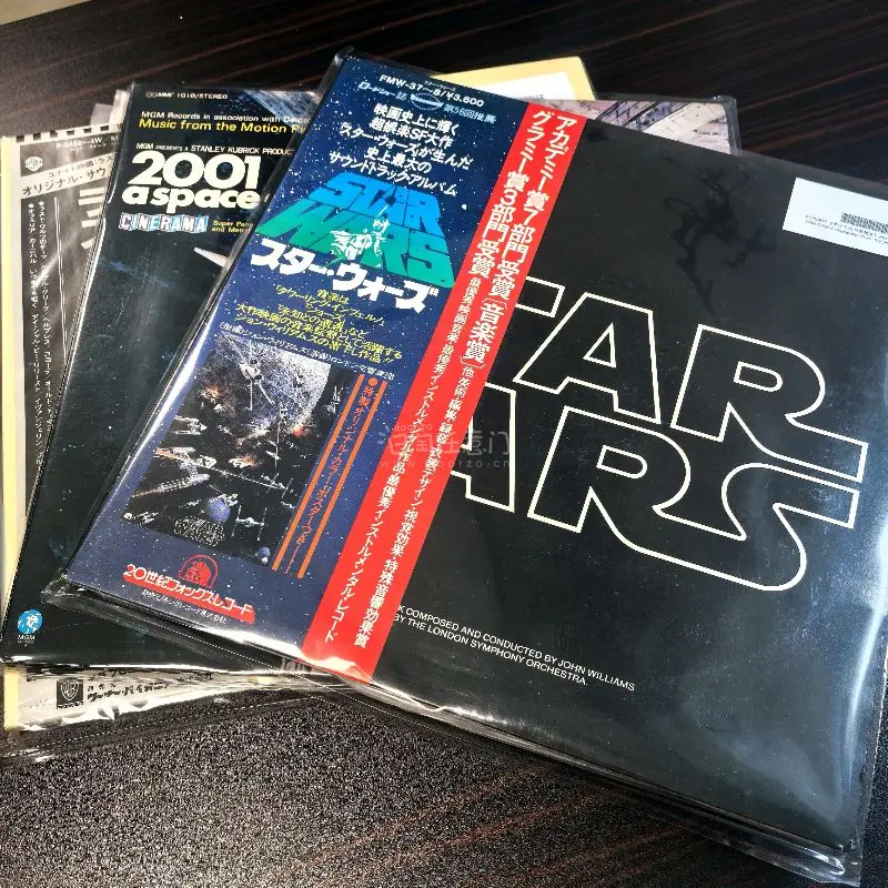 经典声音，永不过时！这次大部分买到的都是电影原声，圆了不少儿时梦想，用任意门海淘唱片真是太棒了！包装一如既往的简洁扎实，到手宝贝状态都非常好，就是这次稍微被税了点儿，但整体还是体验很棒！