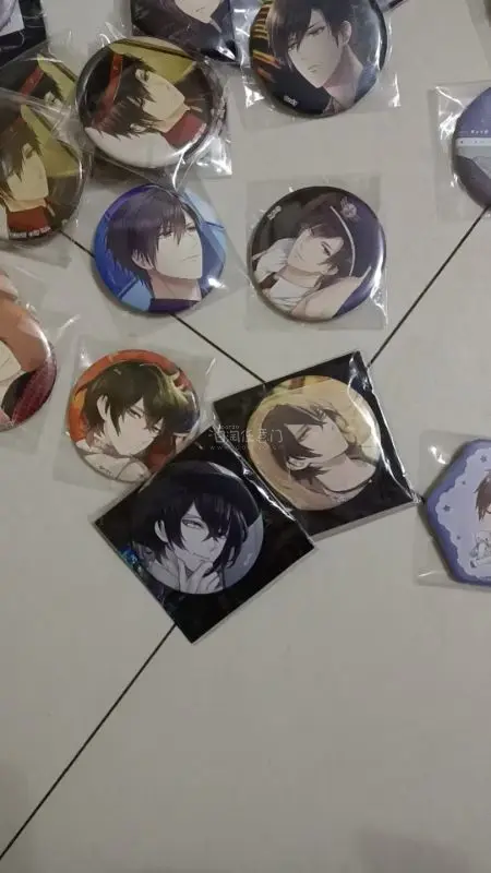 这次收谷真的超惊喜！吧唧图案印刷超清，色彩鲜亮零色差；通透感绝了，手感质感都特别棒✨
 
包装超用心，每个周边都单独套气泡袋严实包裹，全程不怕运输磕碰损坏，保护得超到位！
 
物流时效也很清晰：整体收货约2周，审核出库1周，国际转运+国内派送1周，进度透明不拖沓～
...