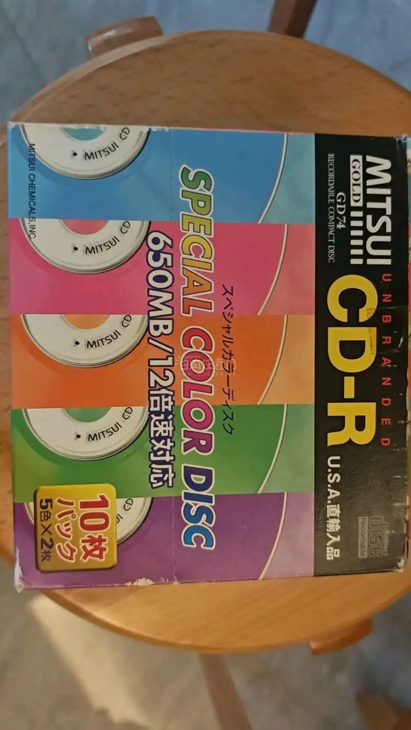 再次在挖煤姬买到了很便宜的CD-R，还是美国生产的
整体没破损，盘还是完好的！太惊喜了，十几块钱就能买到咸鱼买不到的盘，颜值也在线