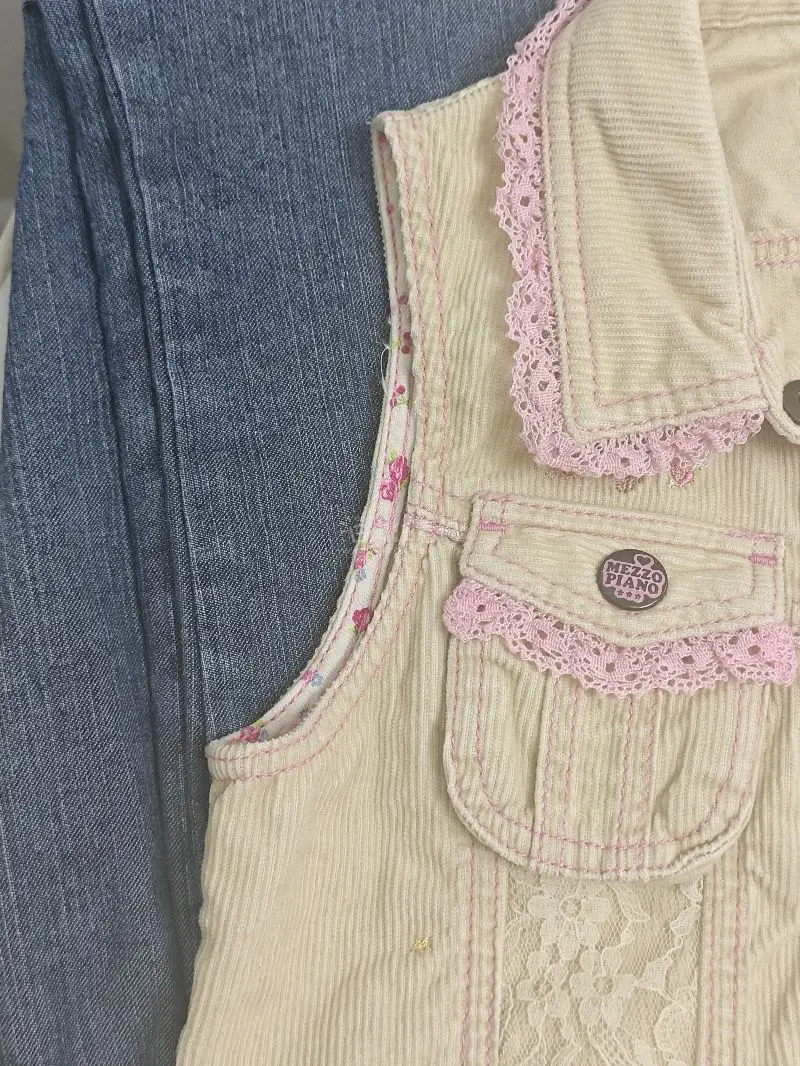 四月购物体验非常满意，入手了两件萌萌小衣服。两件衣服都面料亲肤、走线工整，没有瑕疵完全超出预期，平台物流还可以，国际包裹包装挺严实用心的，客服响应及时又专业，还可以全程追踪