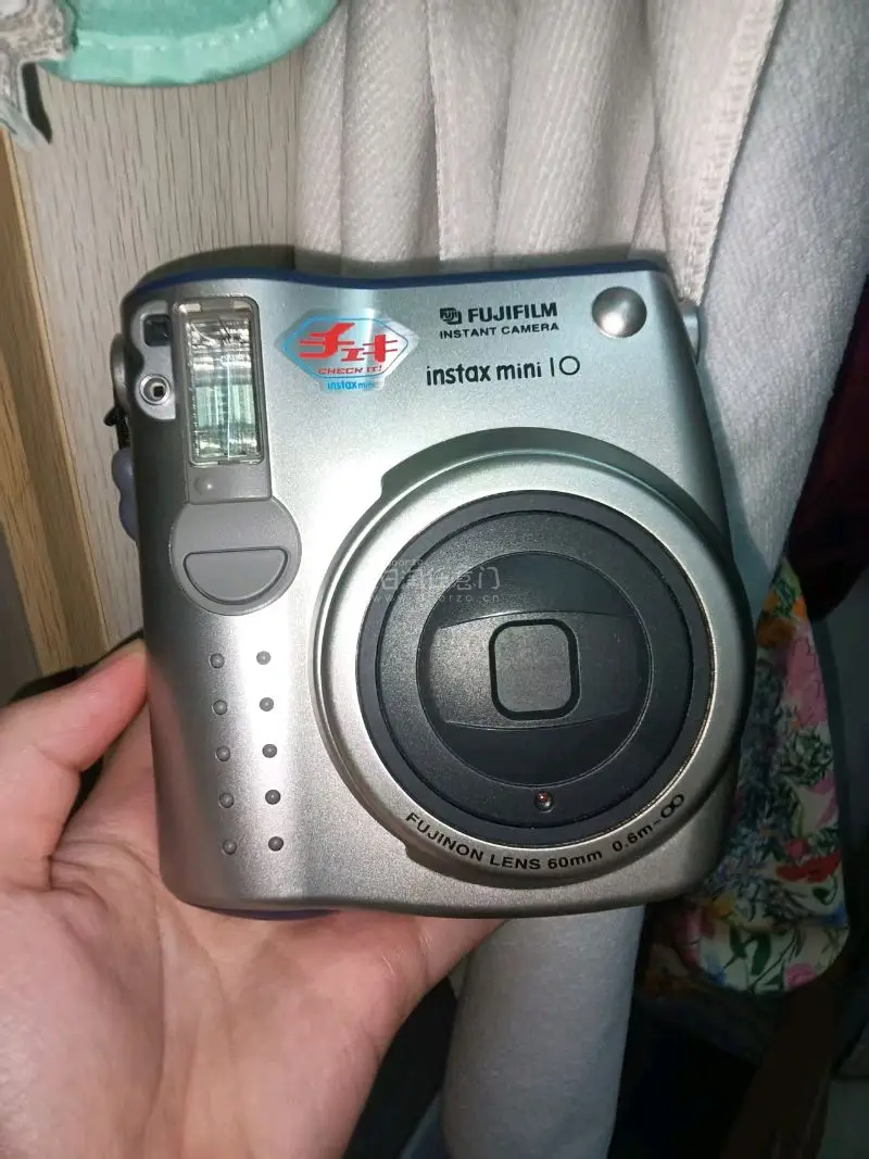 拍立得机子都没什么问题，有一台mini10包装都在还带了说明书，真的几乎是全新的，拍出来的照片也超级好看，谢谢挖煤姬平台，让我能淘到这么好的机器，ccd拍出来也有很复古的感觉我特别喜欢！