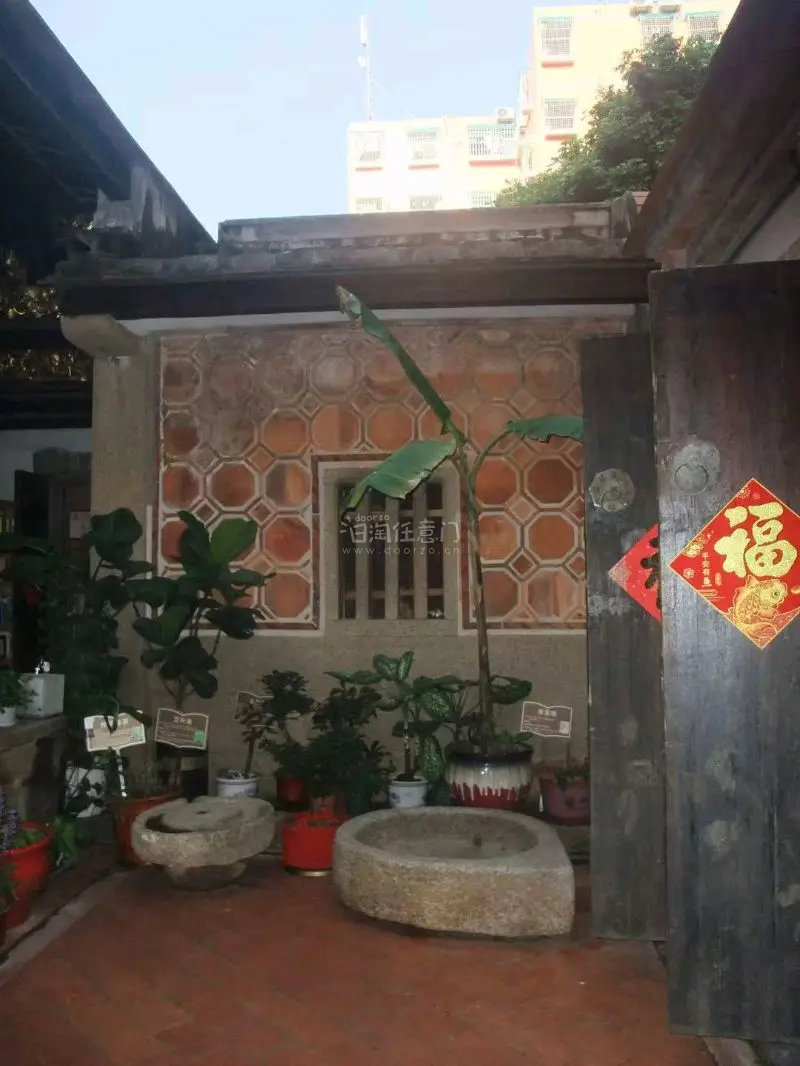 拍立得机子都没什么问题，有一台mini10包装都在还带了说明书，真的几乎是全新的，拍出来的照片也超级好看，谢谢挖煤姬平台，让我能淘到这么好的机器，ccd拍出来也有很复古的感觉我特别喜欢！