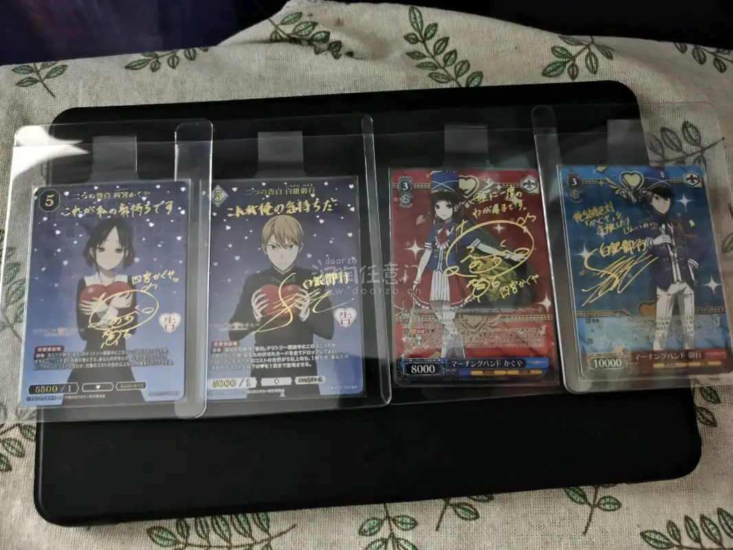 依旧买买买，依旧保持关税为零，图2的辉夜会长OSICA在熔炉才有卖，还好在竹蜻蜓p还没出国留学的时候就运回来了，真的很美丽，图1白上的吧唧也是美得没边了，图3终于让我凑齐小情侣套卡?，但是竹蜻蜓p你走了我怎么办( p′︵‵。)