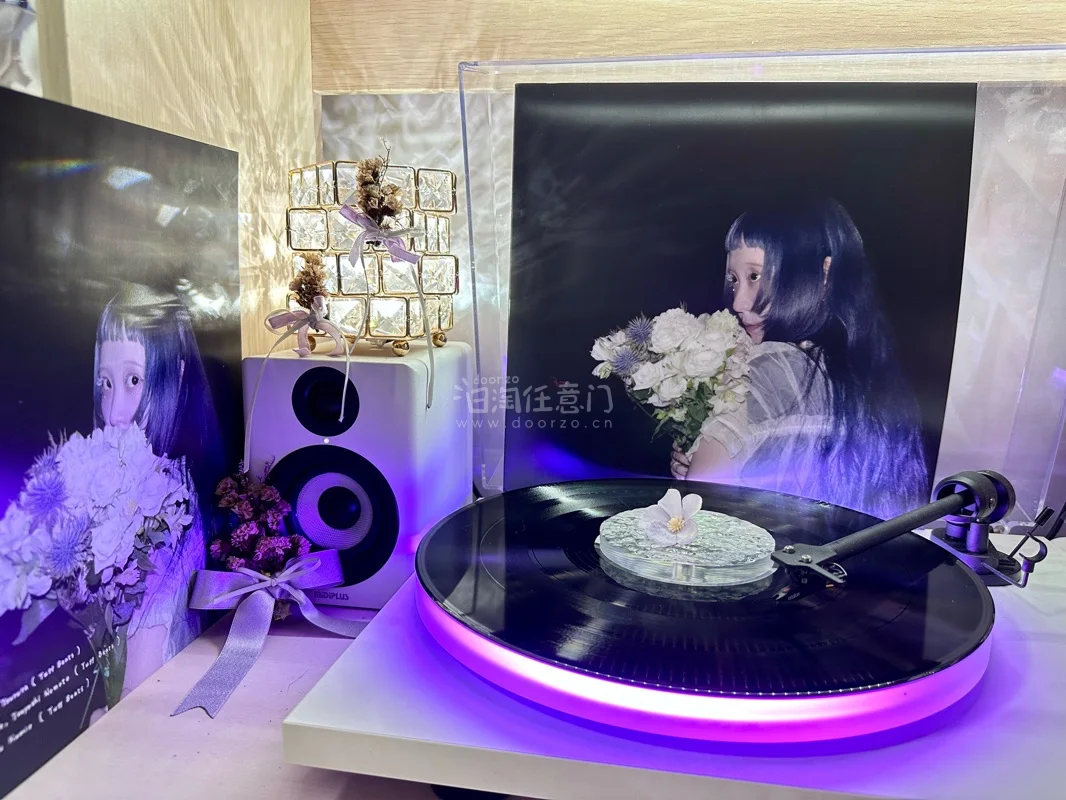 第一次通过挖煤姬购买黑胶唱片，使用起来很方便，尝试了通过平台购买塔店预约商品，也尝试了购买个人卖家商品，购买流程很顺畅，偶尔还会有平台优惠卷可以使用，总体体验不错