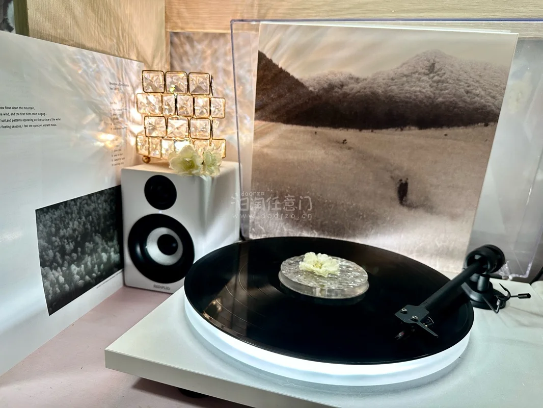 第一次通过挖煤姬购买黑胶唱片，使用起来很方便，尝试了通过平台购买塔店预约商品，也尝试了购买个人卖家商品，购买流程很顺畅，偶尔还会有平台优惠卷可以使用，总体体验不错