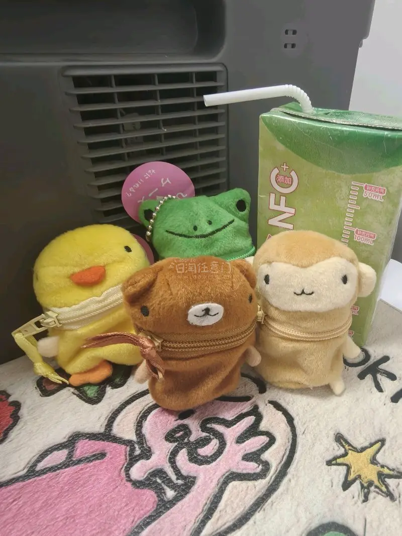 收到了可爱的shianda小动物耳机包  完全可以装进去 也可以装钥匙 做工一般但胜在可爱 萌物增加了哈哈哈哈