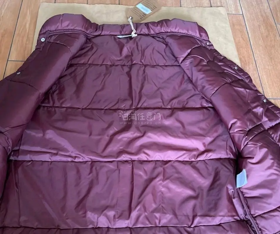 在挖煤姬淘到一件tokyo indians的羽绒背心，基本上全新，还带吊牌和包装袋，低于市场价购得，挖煤姬真的性价比超高！