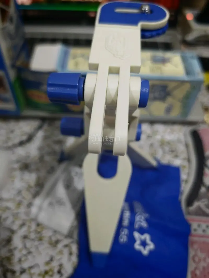 mini55和专用支架，这个性价比很高，除了没有自拍镜这个以为，其他的支架孔定时拍摄功能都有，而且还有跑马灯视觉效果很好，但是感觉没有50s的颜值高。