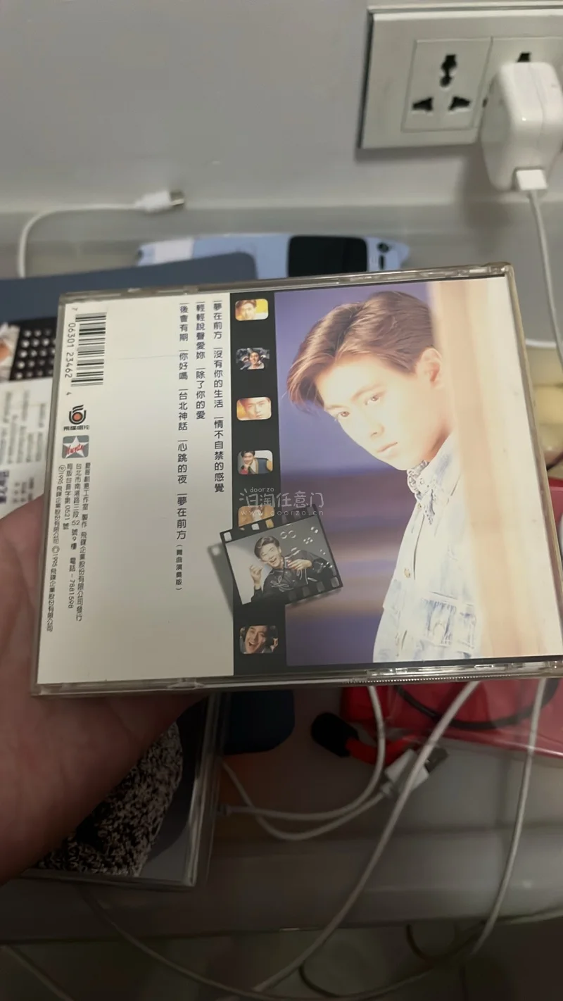 在挖煤姬圆梦啦！顺利拿下吴奇隆日版CD，又蹲到林志颖与裘海正台压版绝版老碟，包装严实、碟品惊艳，到手“八角尖尖”。代拍高效、物流稳妥，操作省心，对港乐老粉太友好，满分推荐！