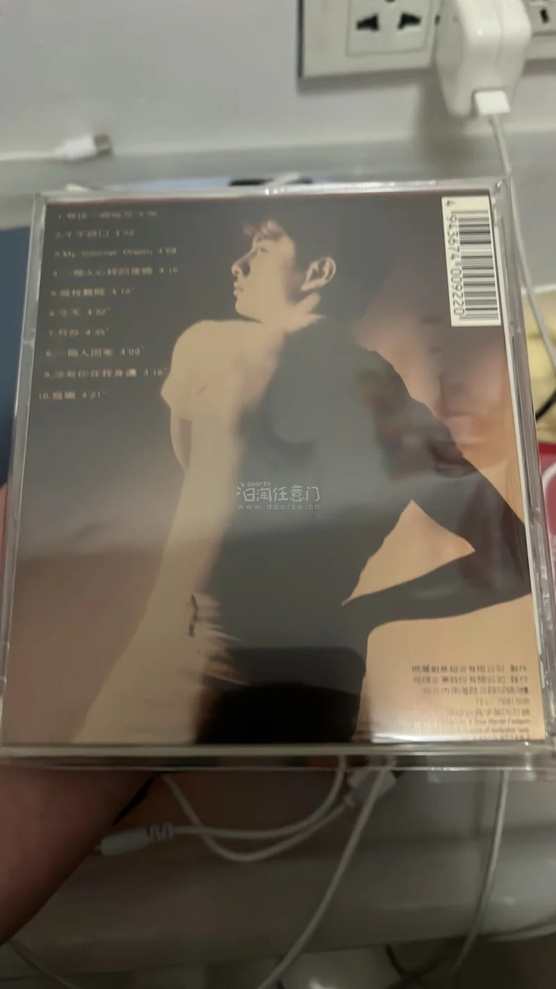 在挖煤姬圆梦啦！顺利拿下吴奇隆日版CD，又蹲到林志颖与裘海正台压版绝版老碟，包装严实、碟品惊艳，到手“八角尖尖”。代拍高效、物流稳妥，操作省心，对港乐老粉太友好，满分推荐！