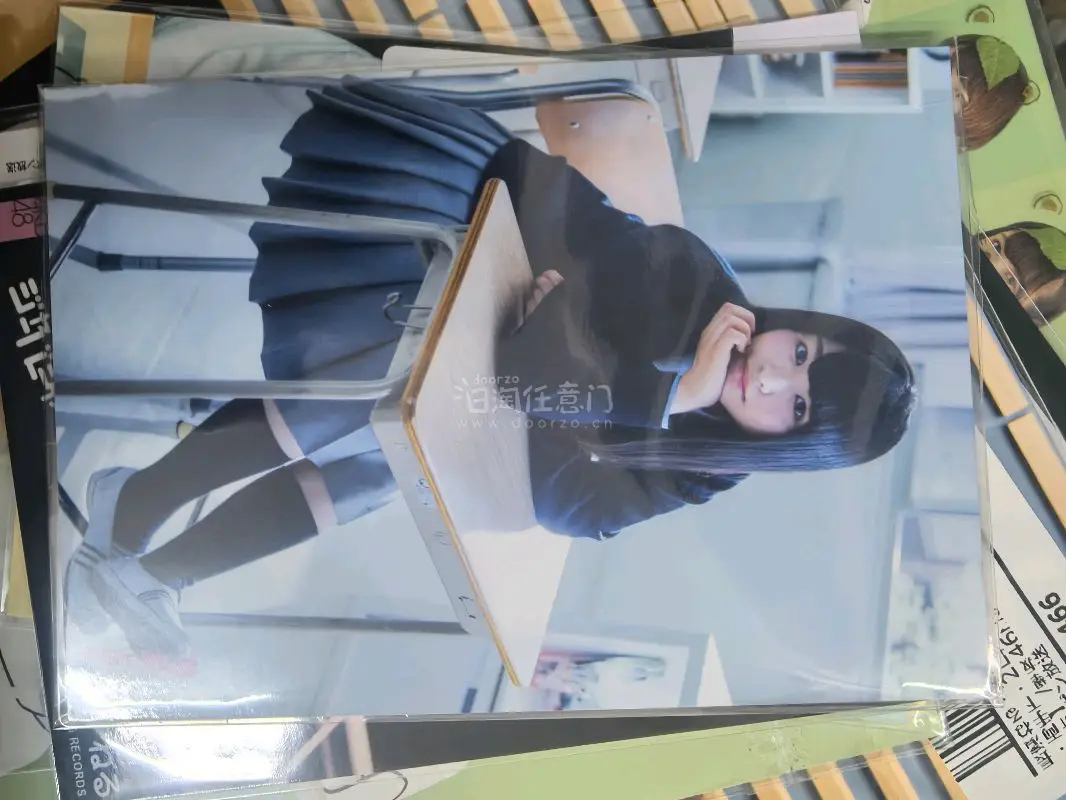 这次切了两套碟和一些生写，依旧秒切。走的竹蜻蜓 ，挺快的。完美到手，生写也很美，特别萌的一只德谁睡。