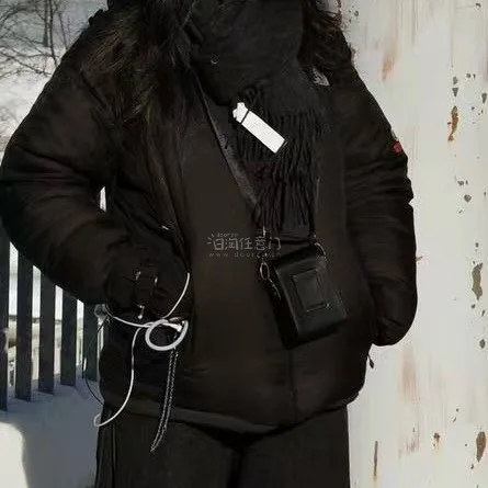 在挖煤姬挖到心仪羽绒服太惊喜✨实物和图片几乎无差，绒朵饱满蓬松、保暖超在线，版型显瘦不臃肿，做工精细几乎不跑绒～
平台打包很严实，衣服没有压皱破损，国际物流速度很稳，清关顺畅、物流更新清晰，价格性价比超高
海淘全过程省心又靠谱，细节标注很到位，购物体验满分，以后日淘...