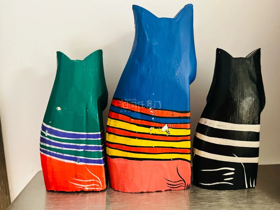 太喜欢这套猫猫了！复古手绘感拉满，每只都有自己的小个性，和我家风格超搭，十分喜欢，发货很快，包装也很用心。商品状态也很好，非常满意！