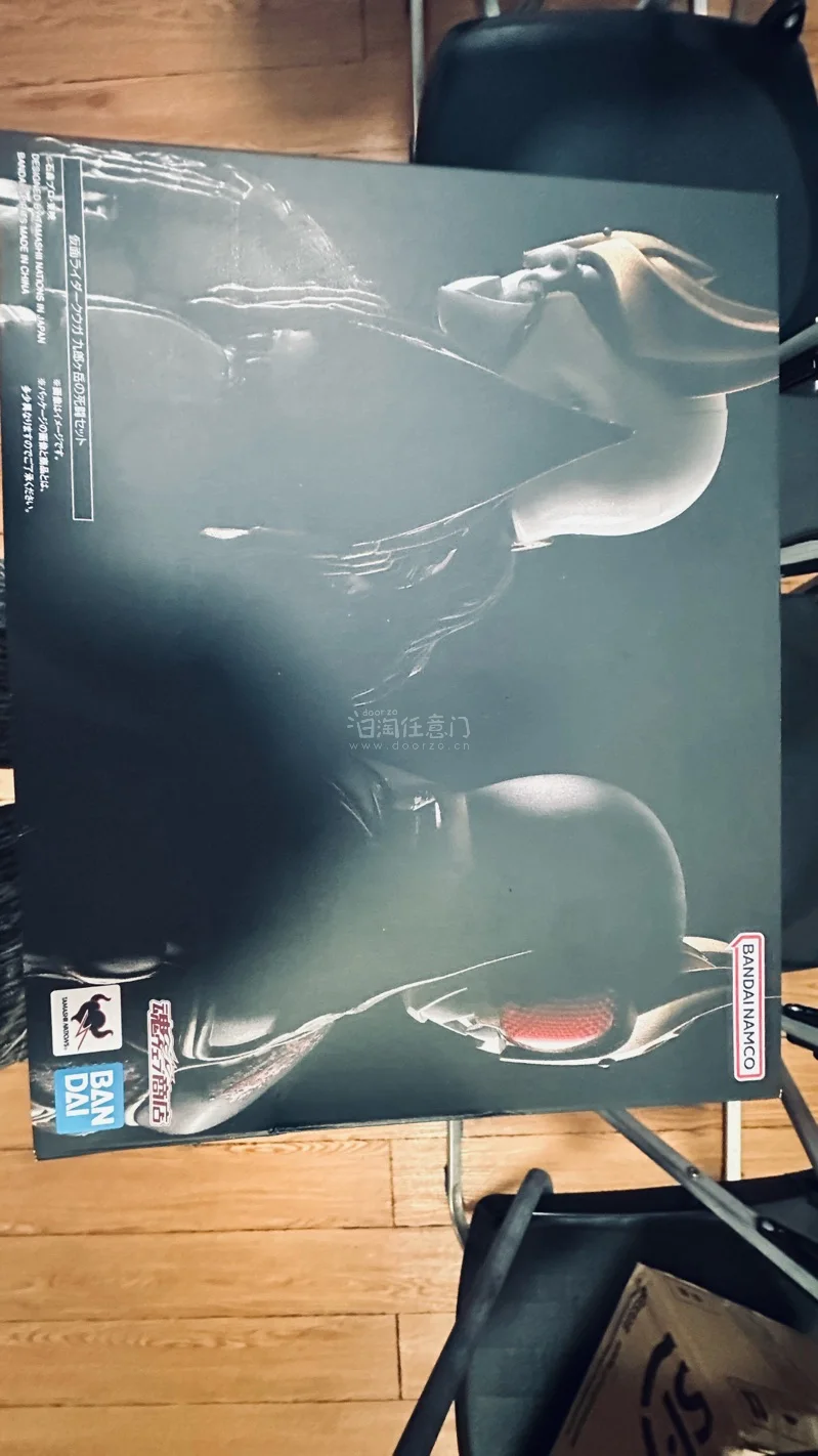 日淘到手的空我“九郎岳死斗”套装太惊喜了！包装有点烂，运输盒有压损，比较可惜。万代真骨雕的做工依旧扎实，空我与达古巴的战损涂装、血渍与雪花细节完美还原名场面，分色精细，可动关节顺畅。配件丰富，摆出战死斗姿势氛围感拉满～