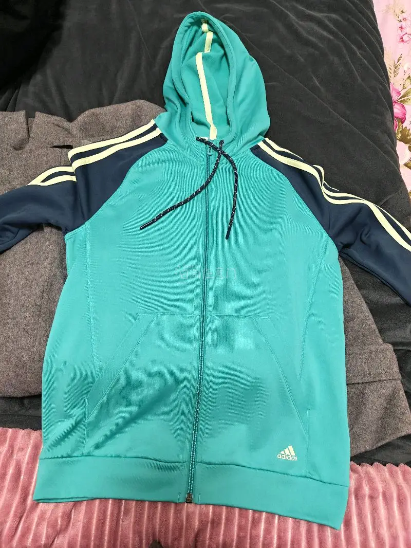 拍到了两只好价的娃，脸也很甜，乌萨奇小八妈妈爱你
还有一件阿迪的外套，配色特别亮眼我很喜欢，还有一件大衣料子特别舒服，质量也很好，很满意的一次购物！
物流方面依旧选择海运，用时二十多天，能省则省。
还有90天的免费储存期，攒够积分再发货更实惠！