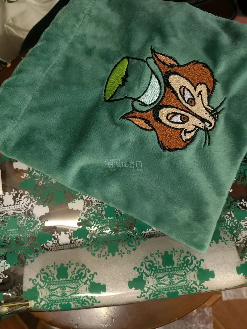 零零碎碎买了很多，还收到了市面上找不到的日版漫画的特典，机器切煤很快，不用担心错过稀有品和好价。收到的箱子特别大一个，东西都打包的很好