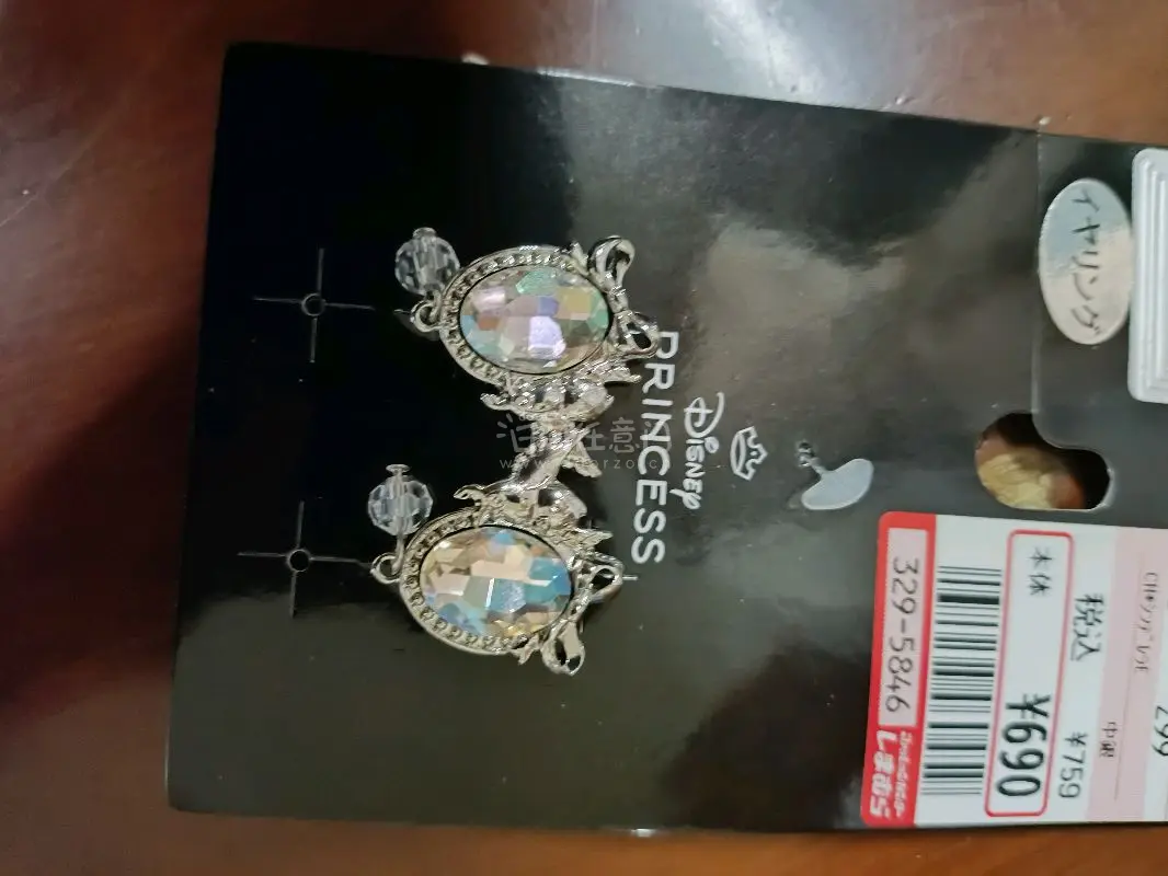 零零碎碎买了很多，还收到了市面上找不到的日版漫画的特典，机器切煤很快，不用担心错过稀有品和好价。收到的箱子特别大一个，东西都打包的很好