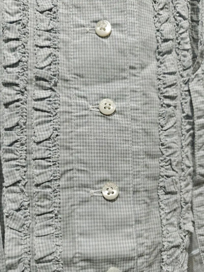 终于又蹲到了一件好价又很新的pink house连帽衬衫！清新的水蓝色，治愈的褶子，宽松的版型，日常的直袖，预感会很百搭的一件～