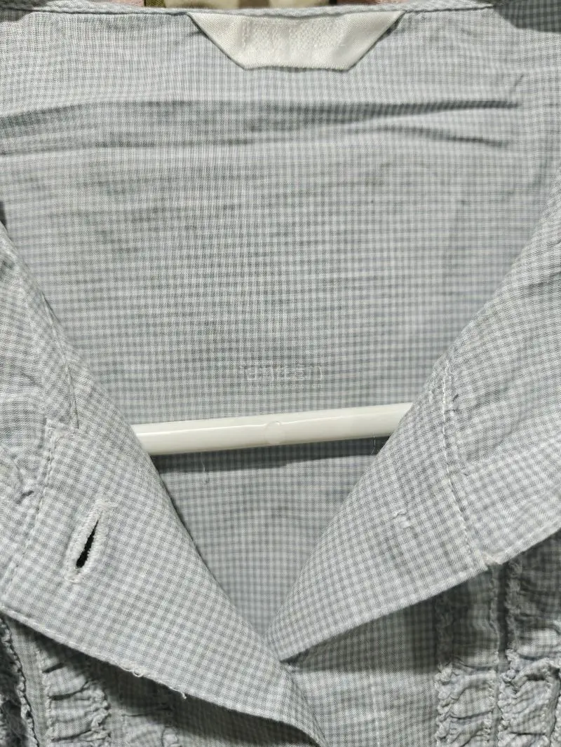 终于又蹲到了一件好价又很新的pink house连帽衬衫！清新的水蓝色，治愈的褶子，宽松的版型，日常的直袖，预感会很百搭的一件～