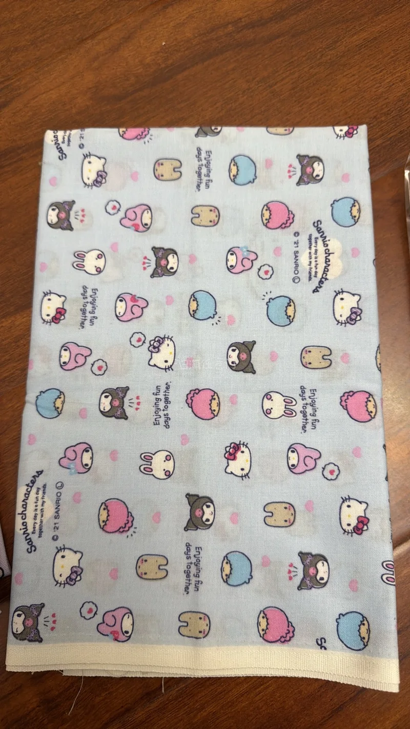 这次买布料买到了好看的大眼蛙，比我年纪都大呢，还有其他的kitty布料，老布料，物流也很快呀，很快就收到了