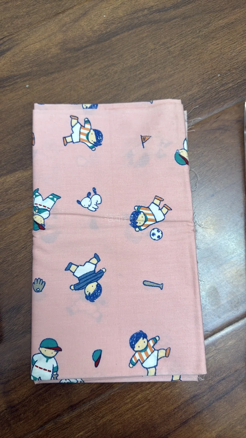 这次买布料买到了好看的大眼蛙，比我年纪都大呢，还有其他的kitty布料，老布料，物流也很快呀，很快就收到了