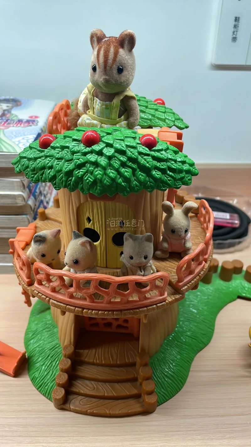 这一单最大的收获就是买到了一套保存比较好的森家红色儿童乐园系列，不但有4个场景，还有比较稀缺的公仔，美中不足的是海盗船的桅杆断了，需要502的帮助了。