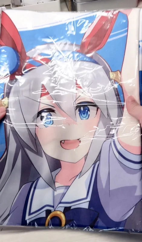 蹲了好久的手幅和吧唧终于切回来啦！速度还是一样的快，每次蹲好价和梦情都超方便，刷上新真的很快。谷子被保护的很好，这个泡沫纸令人安心。