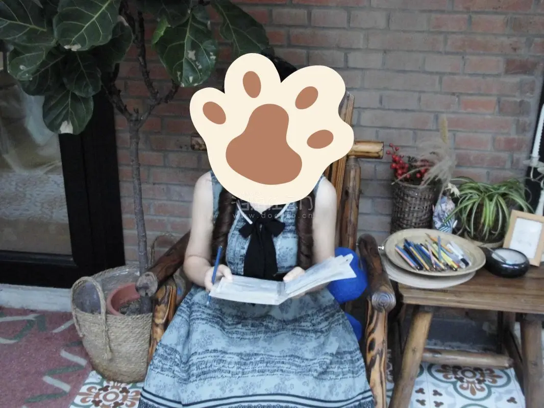 裙子质量特别好，穿着舒适，和商品界面描述一致
很古早日系，物流速度也蛮快的，而且积分抵运费很划算，好评。