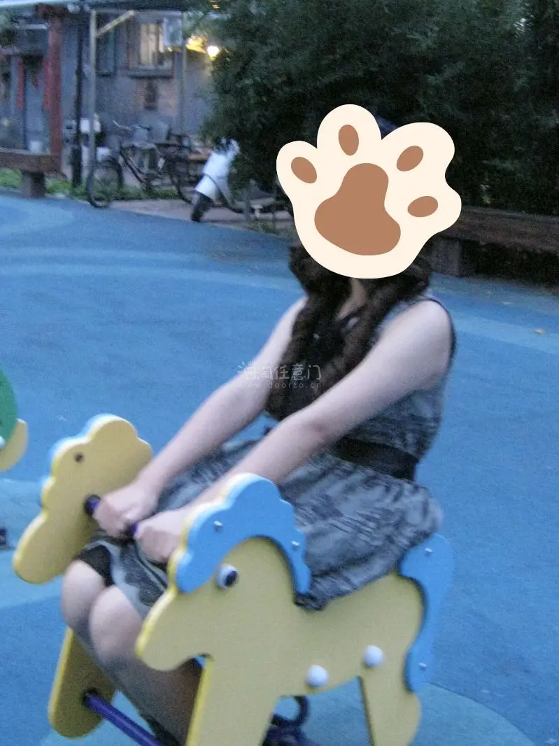 裙子质量特别好，穿着舒适，和商品界面描述一致
很古早日系，物流速度也蛮快的，而且积分抵运费很划算，好评。