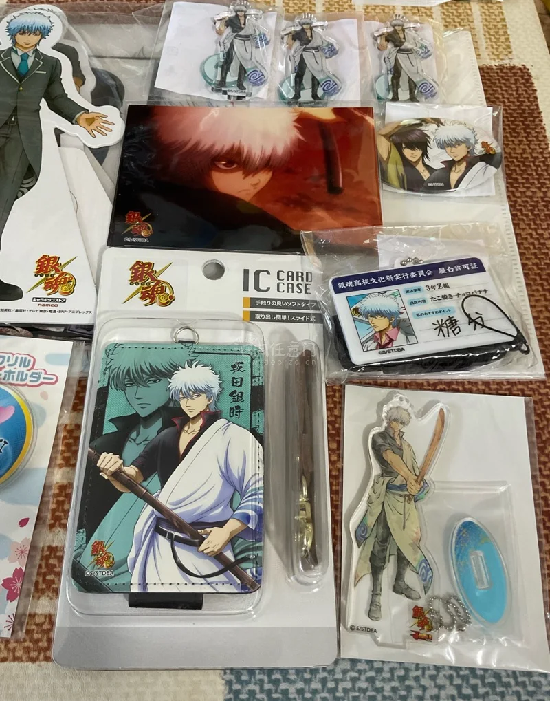 第一次在挖煤姬下单，用的是拍卖功能，操作便捷，出价很及时，好价拿下了银魂周边，还能选择同捆和不同捆来节约运费。国际快递速度很快，从国际发货到收货十天内就收到了，选择了基础加固服务，打包很细心。