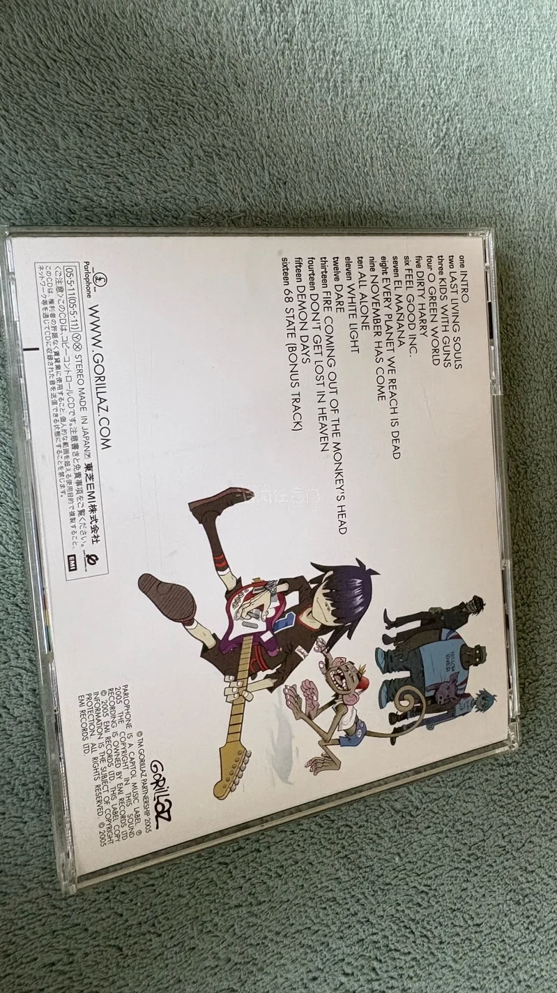 一张运费也是这么多 不如加2张 性价比挺高的 就是速度比国内改顺丰慢了十几天 还是先下单的 cd碟片无划痕 外壳有一些划痕  总体还算满意 最担心的是运输破损 还好 没出意外 箱子内部没有填满 有点晃荡 如果加胶带固定在纸盒边缘就完美了