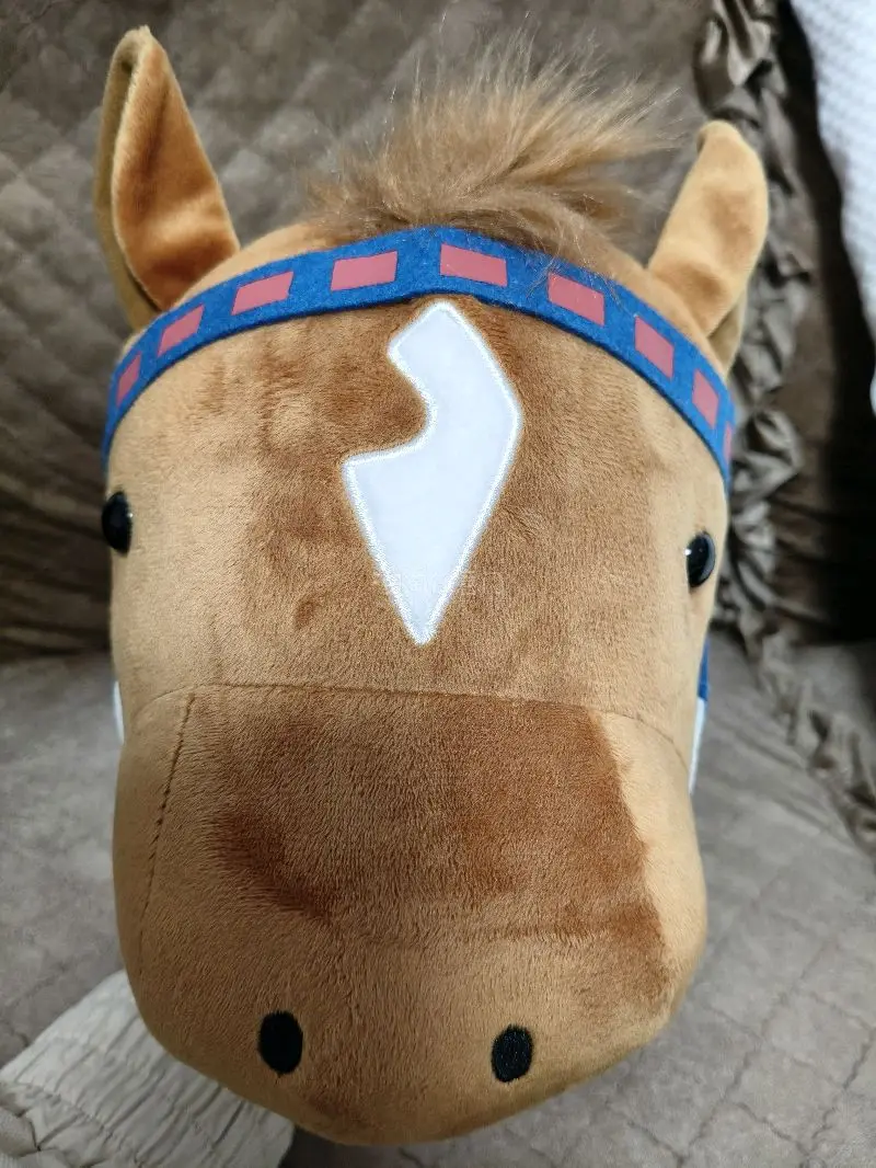 超级期待超级满足的一箱！全是毛绒！首先就是好歌剧马偶，非常肥美非常可爱的一只！卖家拍的全方位商品图真是把我萌死，现在还原一下hhh 手感duangduang的超级好！豆豆眼完全就是歌剧本剧
然后就是其他的一些小件毛绒。猫猫嘴小治是之前没买到的谷，后来看煤炉上有好价直...