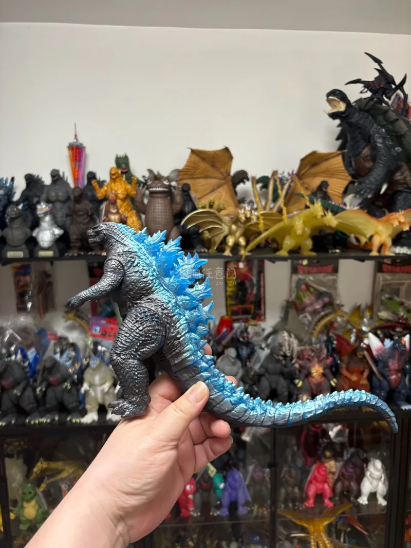 这套哥斯拉大战金刚蓝光套装质感拉满，碟片设计精美，手办造型还原度高，背鳍蓝渐变超帅，收藏感十足，怪兽迷狂喜，是真爱粉必入的典藏级好物。