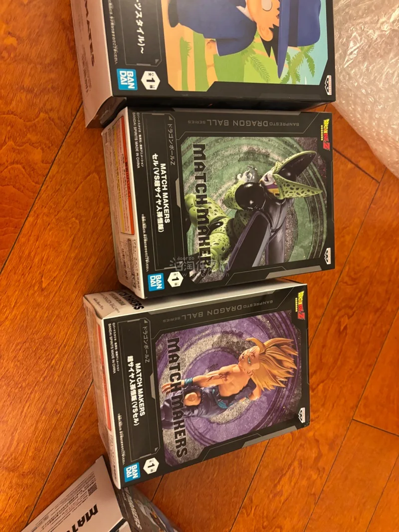 这次到手的有两套竞争对手系列的款式
都是龙珠人造人篇的 小悟饭对战沙鲁 18号对战悟天和特兰克斯的蒙面人 都是很经典的场面 