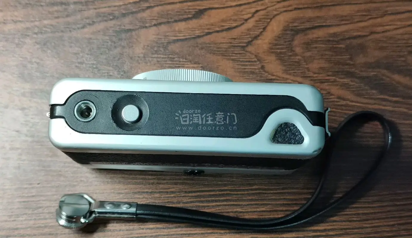 第一次海淘，几十块拿下下半格相机，胶卷现在太贵了，有了这个又可以狠狠拍照了，平台不错包的也很好，开门拍照啦！