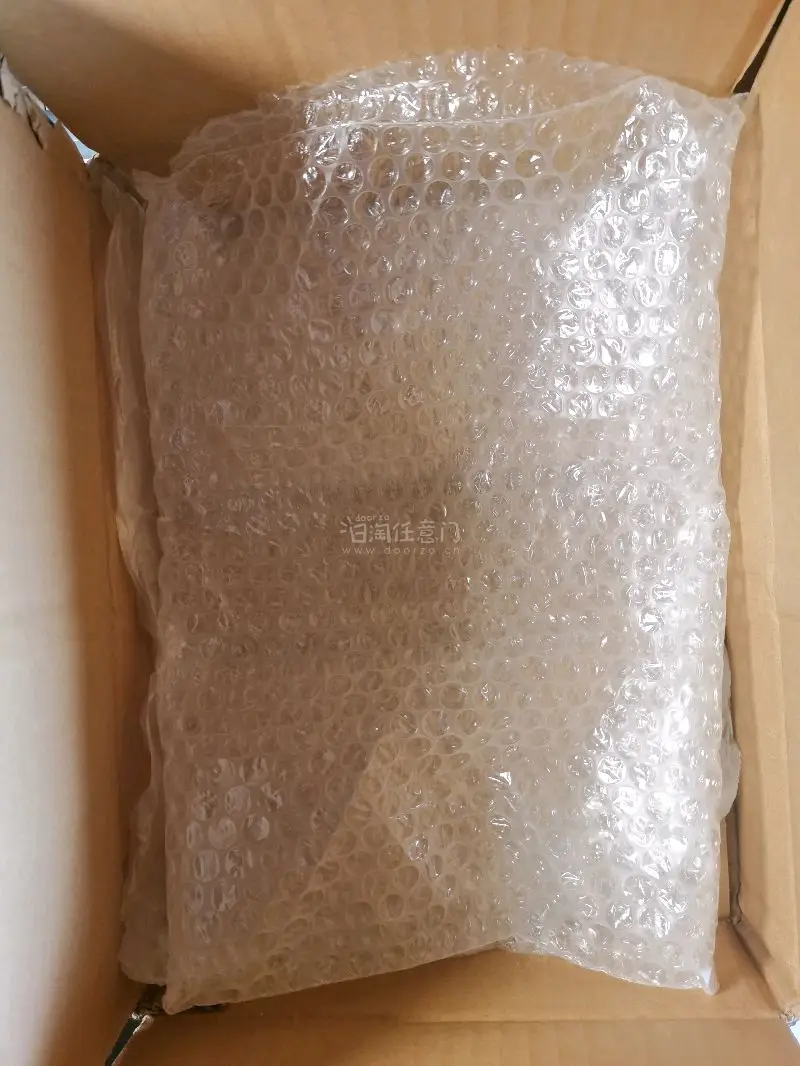 也没咋做功课，按照常识直接下单了。挖煤姬真的很方便啊，东西也是便宜的，就是要等久一点的快递。包装的挺厚实的?漫画用泡沫纸包着，还有自带的书皮，自己加价加了箱内填充（虽然感觉没啥用）