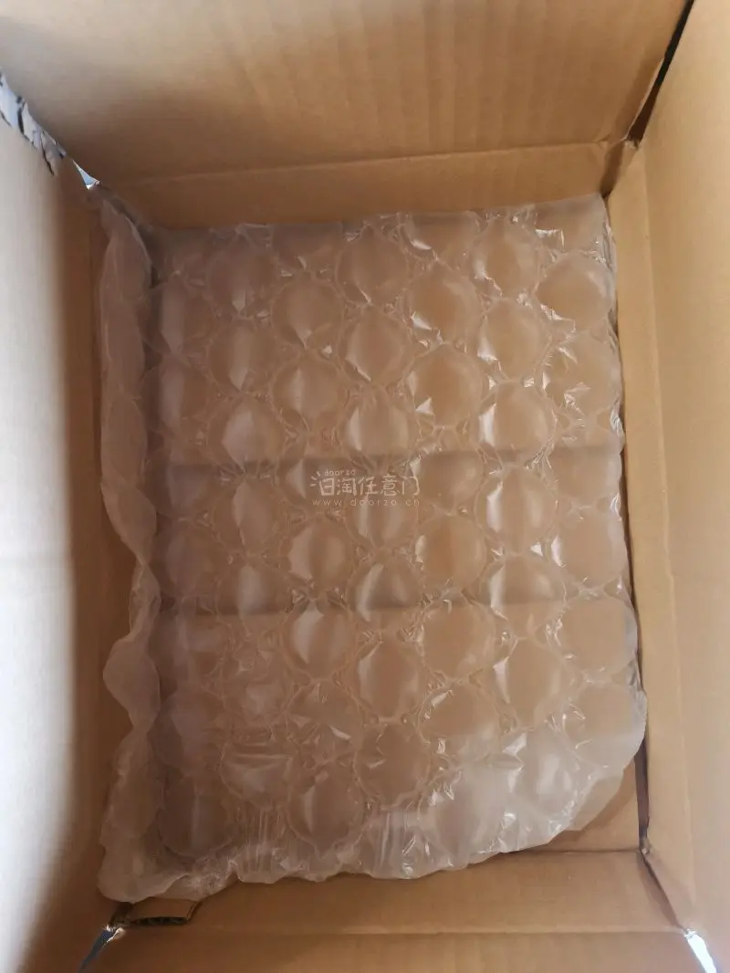 也没咋做功课，按照常识直接下单了。挖煤姬真的很方便啊，东西也是便宜的，就是要等久一点的快递。包装的挺厚实的?漫画用泡沫纸包着，还有自带的书皮，自己加价加了箱内填充（虽然感觉没啥用）