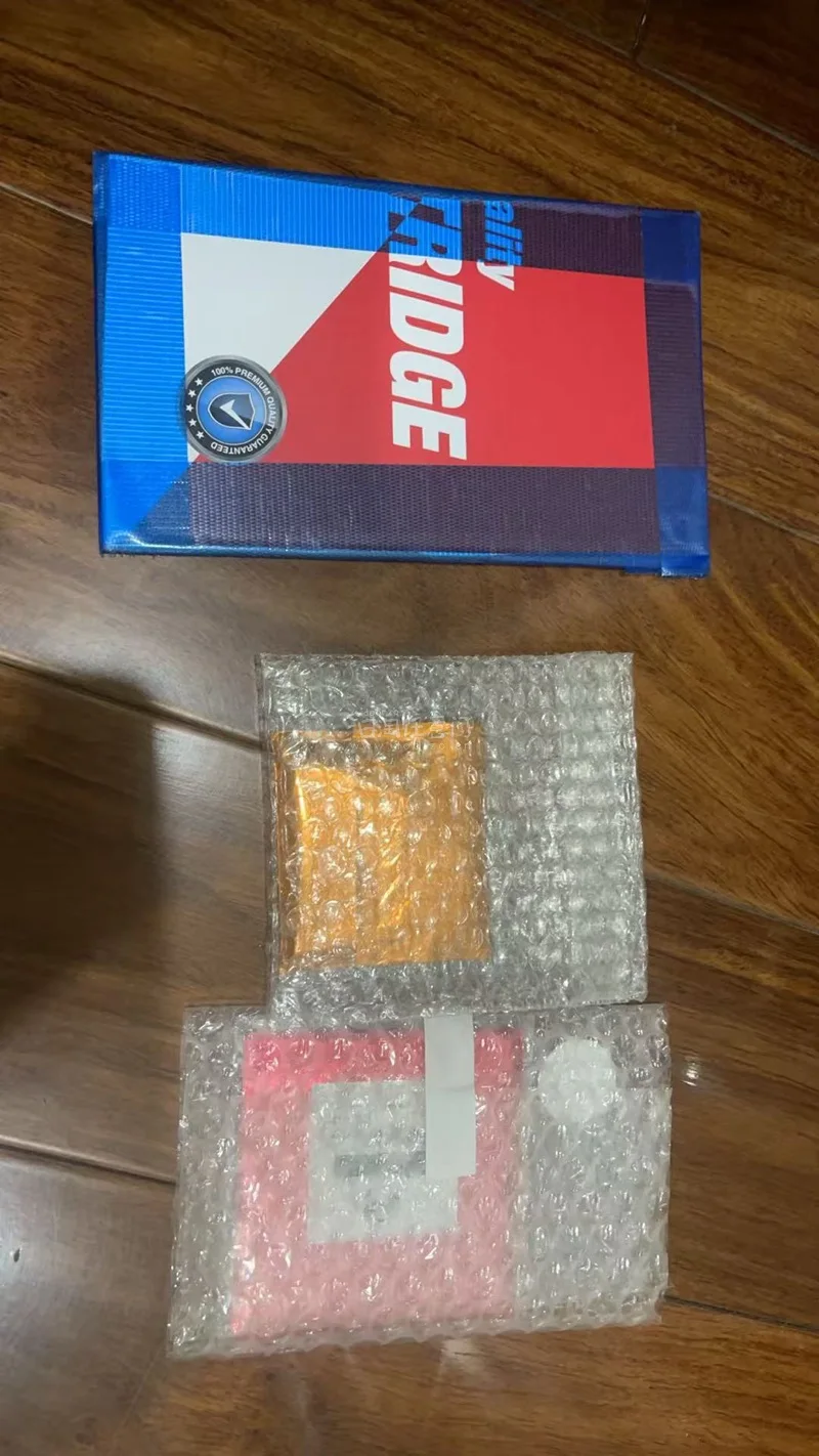 终于收到心心念念的鬼灭之刃周边啦！这次入手了柱展的实弥吧唧和不死川书初ver.亚克力立牌，实物颜值直接拉满！吧唧的印刷超清晰，色彩还原度超高，立牌的质感也很绝，细节满满，完全没有瑕疵。转运打包超用心，用气泡袋和硬纸盒层层保护，到手一点磕碰都没有，物流也比预期快很多，...