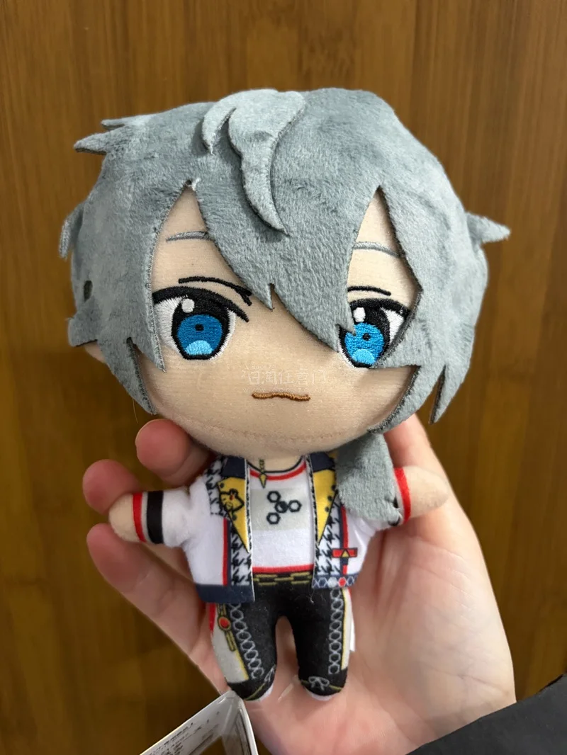 虽然再贩后目前市价已有跳水趋势，
但确实如当初所料四贩的脸感觉品控更不稳定。
尽管家中已有初贩二贩娃，
考虑到之后三贩也是绝版了还是多入了几只。
niki这只脸很萌就是眼睛下面有个胶水痕，
总体品相都很满意，也谢谢樱花妹没有一图多卖都给我发的照片上的宝宝。
等四贩价...
