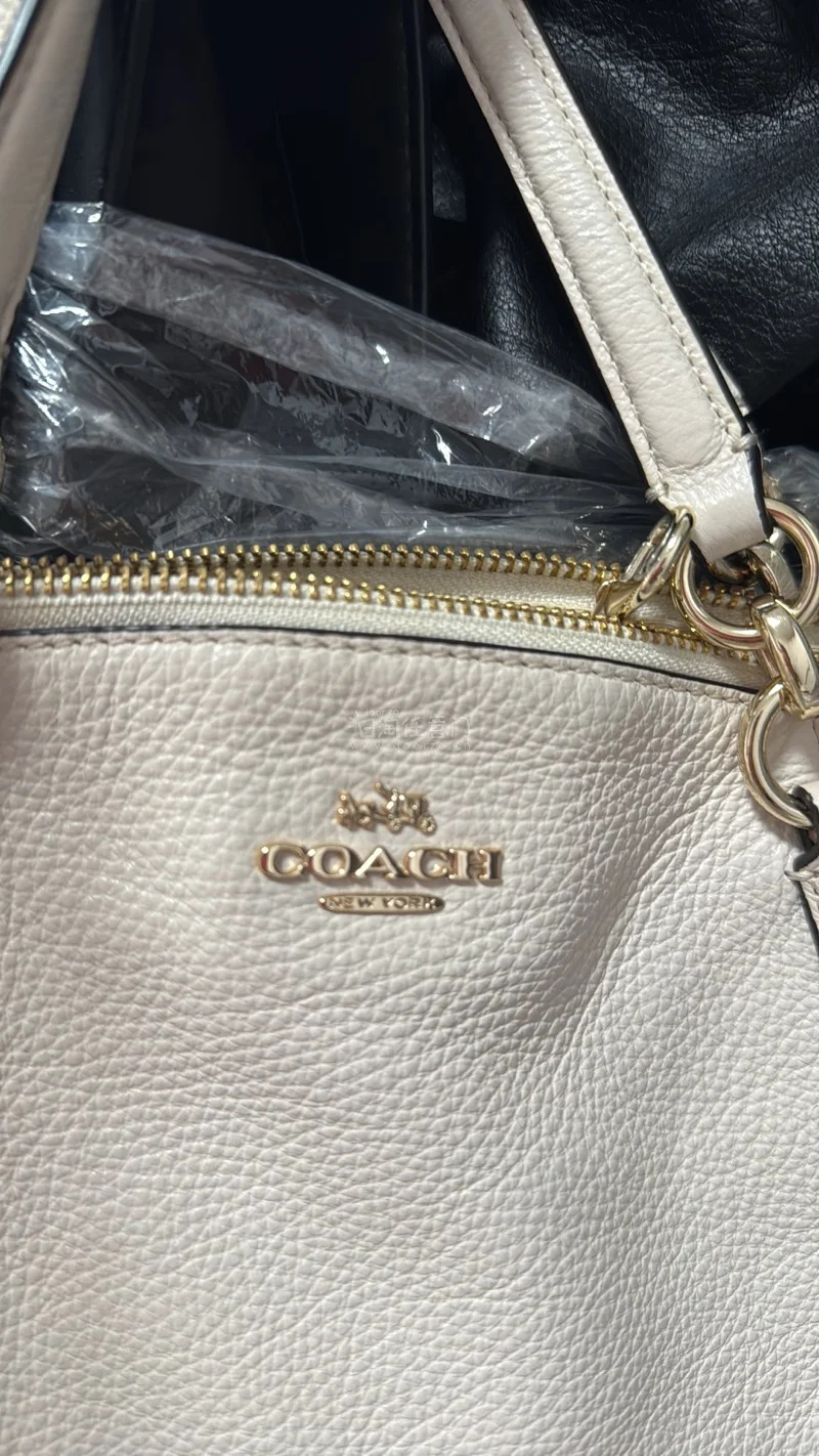 一直想入手心仪的包包，做了不少功课之后选择在挖煤姬下单，整体流程下来体验感很不错，也顺利收到了满意的包包。

平台界面是全中文的，日文商品信息都能直接翻译，不用担心理解障碍，搜索、下单操作都很简洁。页面会清晰标注商品价、日本本地运费、手续费和国际运费，各项费用透明，...