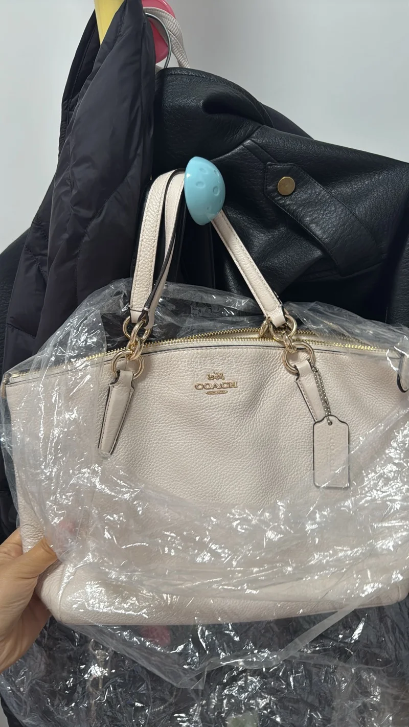 一直想入手心仪的包包，做了不少功课之后选择在挖煤姬下单，整体流程下来体验感很不错，也顺利收到了满意的包包。

平台界面是全中文的，日文商品信息都能直接翻译，不用担心理解障碍，搜索、下单操作都很简洁。页面会清晰标注商品价、日本本地运费、手续费和国际运费，各项费用透明，...