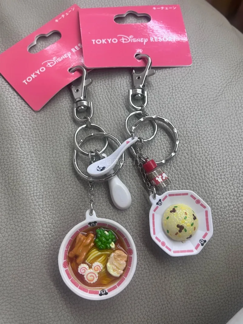 这次也是到了很多米奇的小周边，有挂件帽子啥的，成色都很好价格也很香，每一件都爱得不行！物流也超级给力