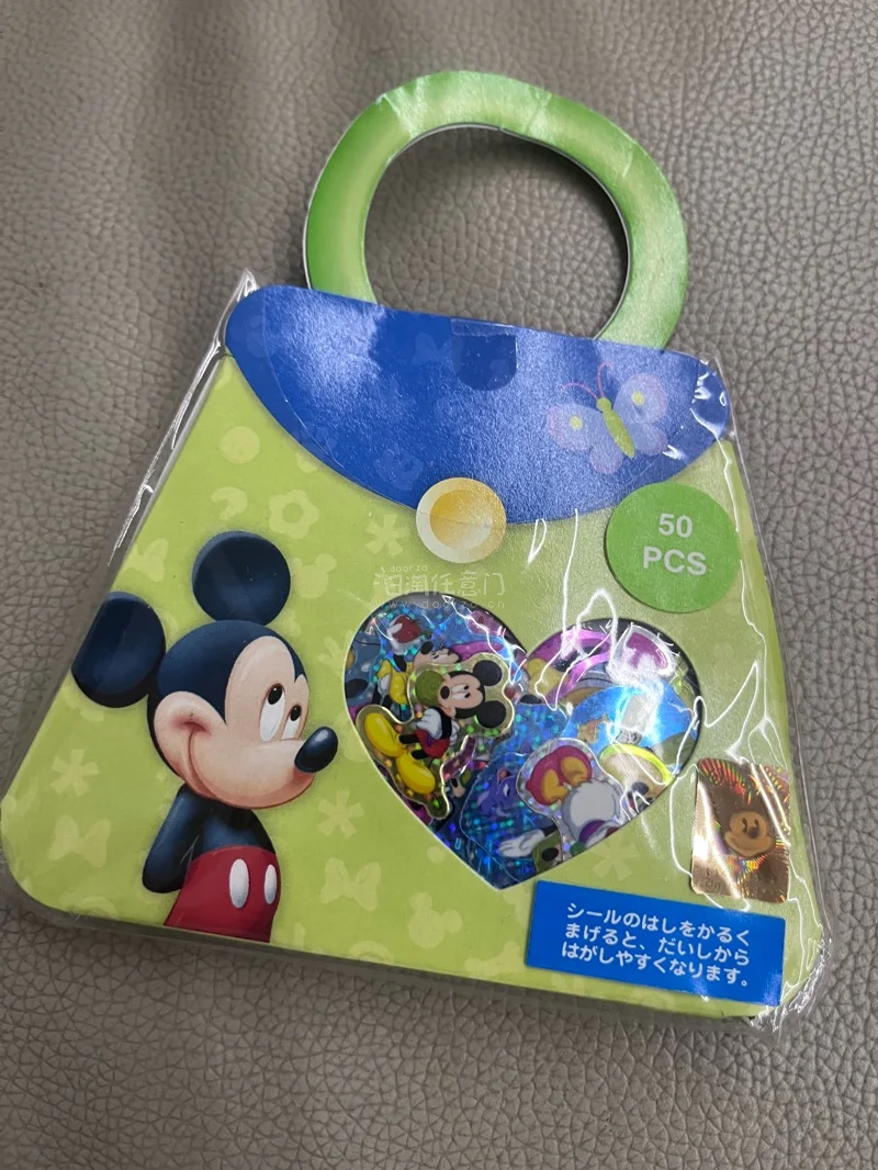 这次依旧到的一批米奇的周边吗，贴纸、摆件、小戒指等等，各种各样的小玩意儿都有，成色和价格也是一如既往的香，物流狠狠快