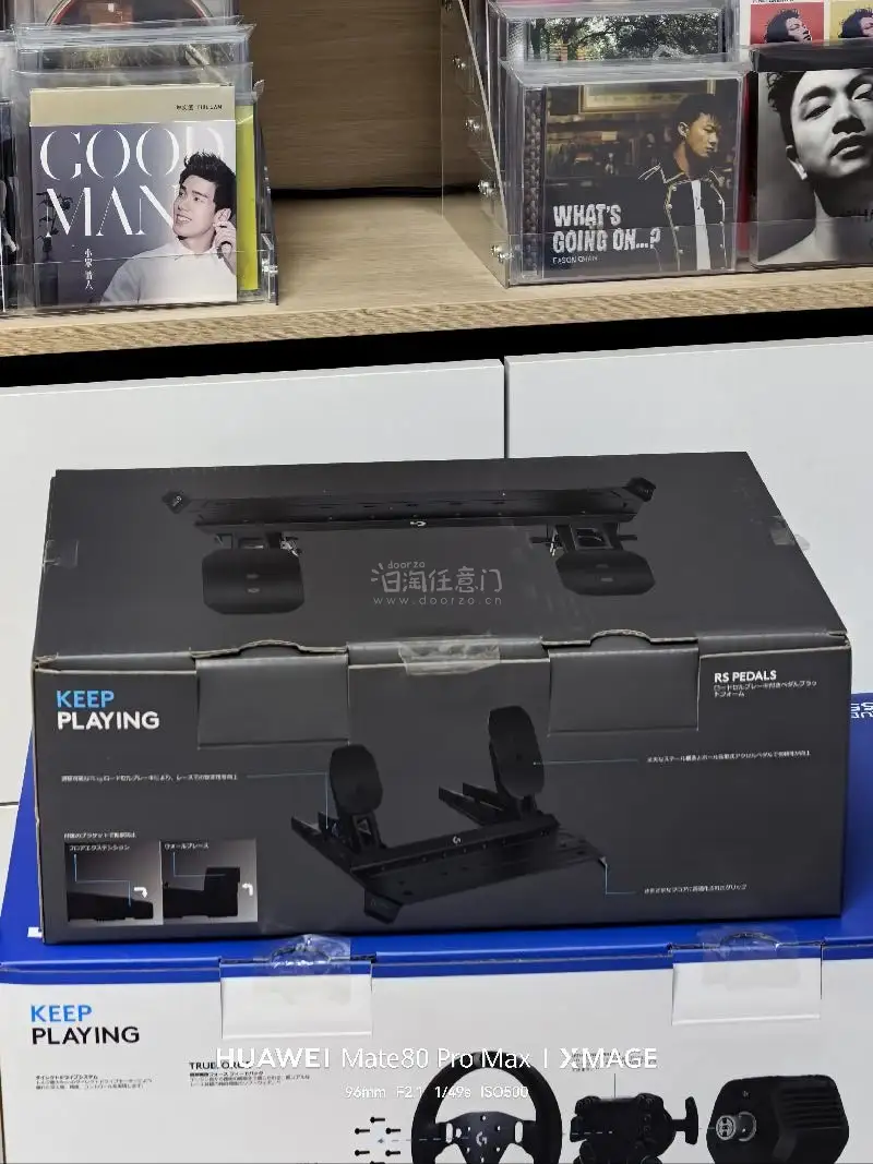 Logicool G RS PEDALS踏板终于到手了！日版原装的品质真的没话说，从包装到产品细节都能看出用心。踏板的金属结构很厚重，完全没有廉价的塑料感，踩感调校得非常精准，刹车的渐进感和油门的线性度都无可挑剔，玩模拟赛车的时候能精准控制每一次刹车和油门，沉浸感直...
