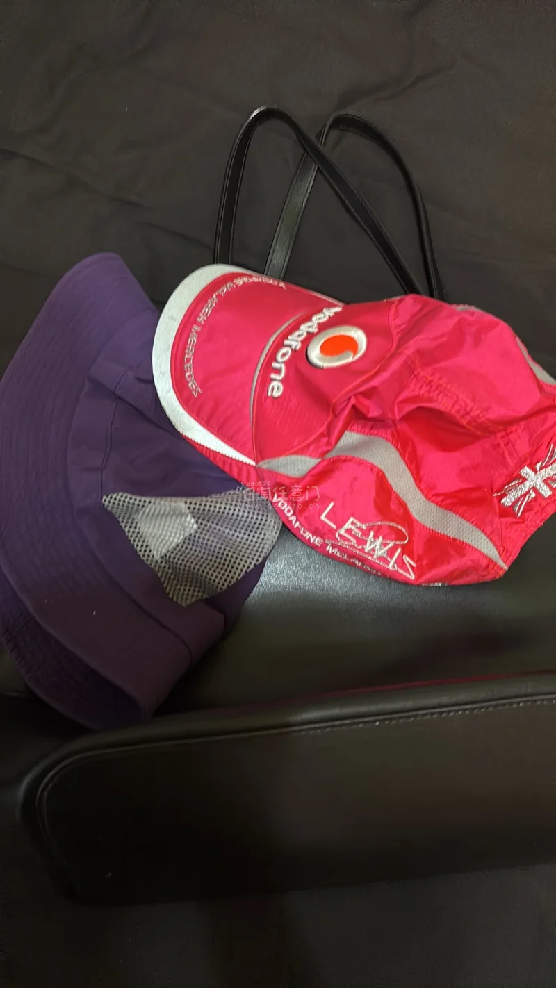 入手了洼冢洋介的go大暴走的写真，之前就很像入，国内就一家卖，之前95块收藏着，到现在200多以至于放弃，这里！18块钱！18块啊！雅虎拍回来的哈哈哈。还有07年冰人F1法拉利最后一冠的总集，也是小赚，还有两顶帽子喝一个中古包，都是好价，走海运收了点税，完全可以接受...